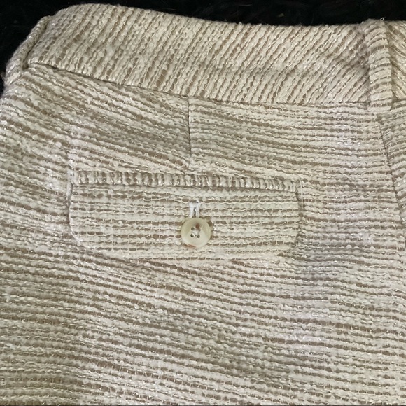 “BANANA REPUBLIC” Off White WITH Gold Thread Tweed Shorts. - Picture 7 of 16